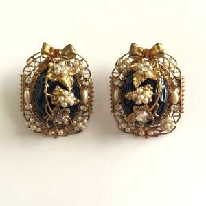 VTG Elaborate Filigree Gold Tone Black‎ With Rhinestone Faux Pearl Earrings
